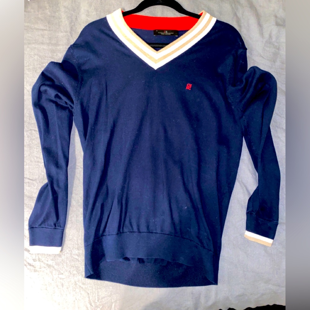 CAROLINA HERRERA - CH gorgeous v neck Small size sweater.